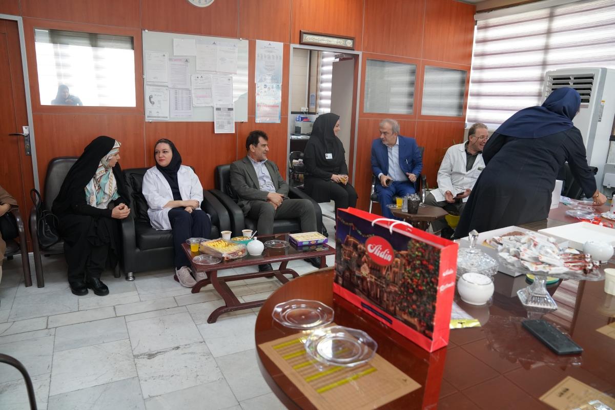 اهدای گل پرستار 1404 80