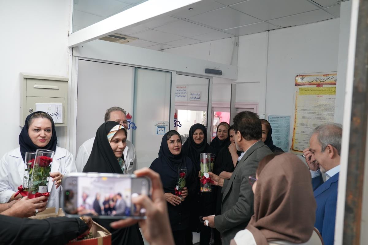 اهدای گل پرستار 1404 79