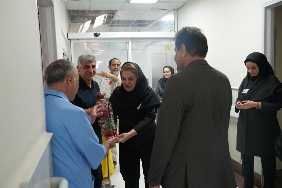 اهدای گل پرستار 1404 78