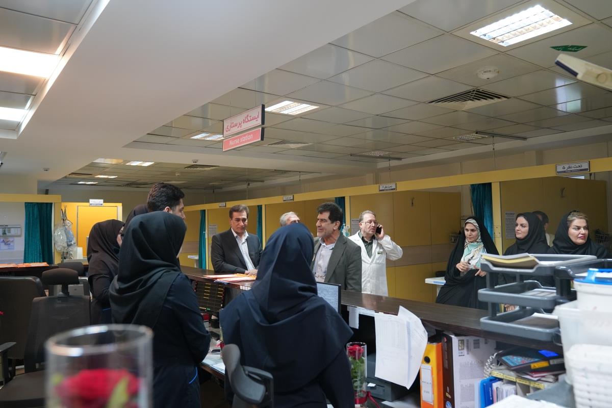 اهدای گل پرستار 1404 75