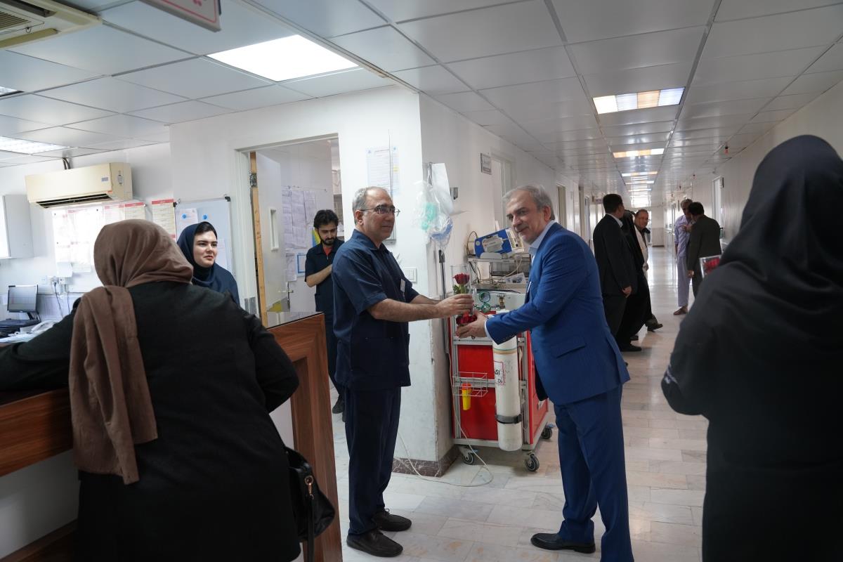 اهدای گل پرستار 1404 73