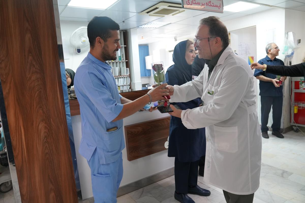 اهدای گل پرستار 1404 71