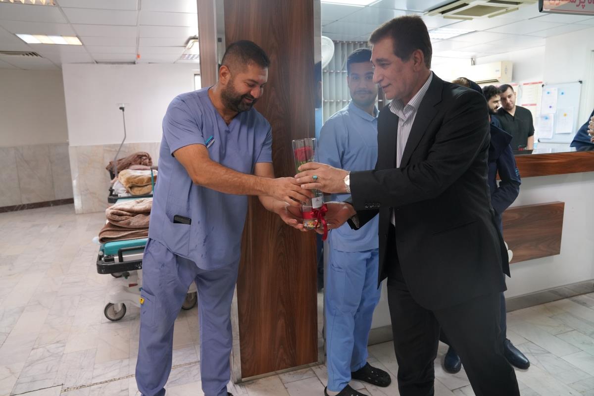 اهدای گل پرستار 1404 70