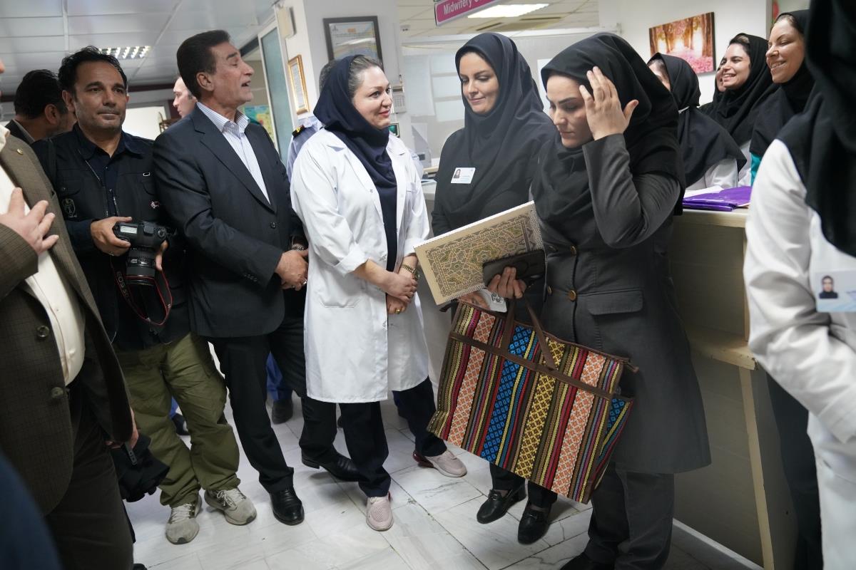 اهدای گل پرستار 1404 58