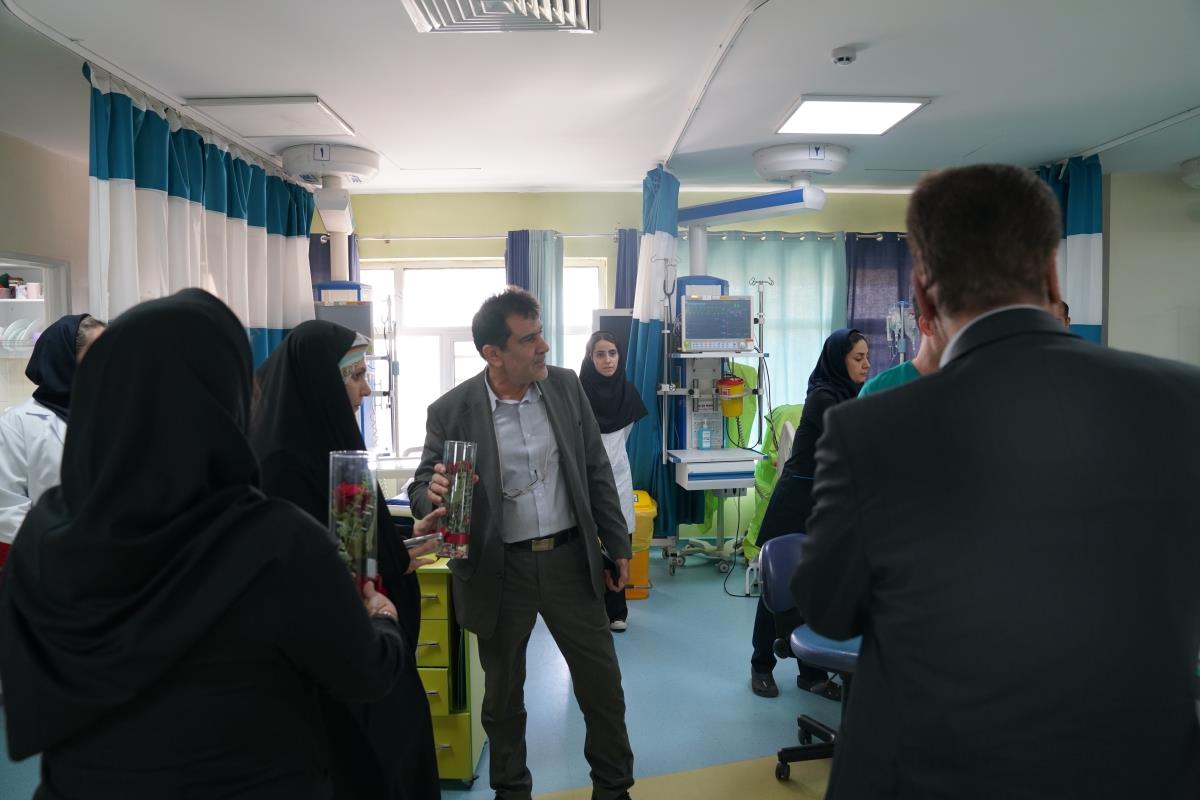 اهدای گل پرستار 1404 50