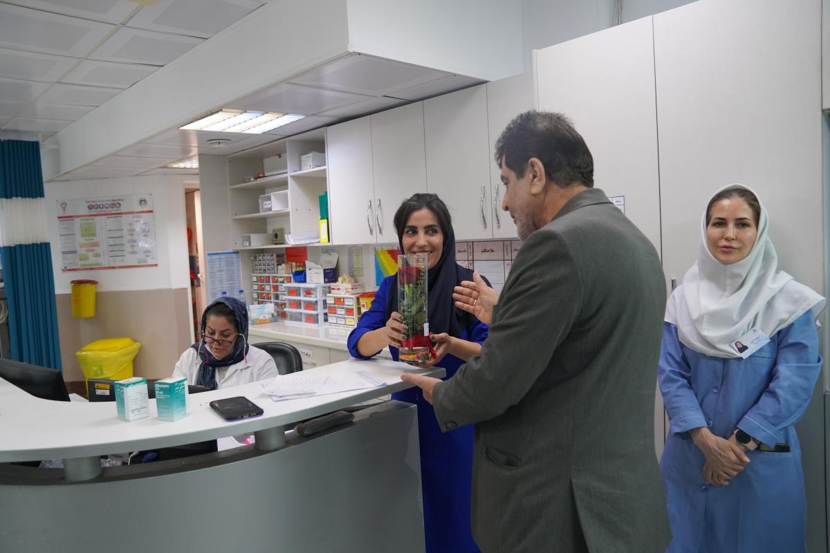 اهدای گل پرستار 1404 30