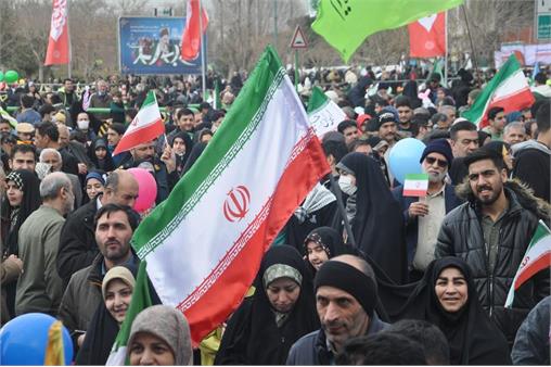 گزارش تصویری / حضور بهداشت و درمان صنعت نفت در راهپیمایی ۲۲ بهمن